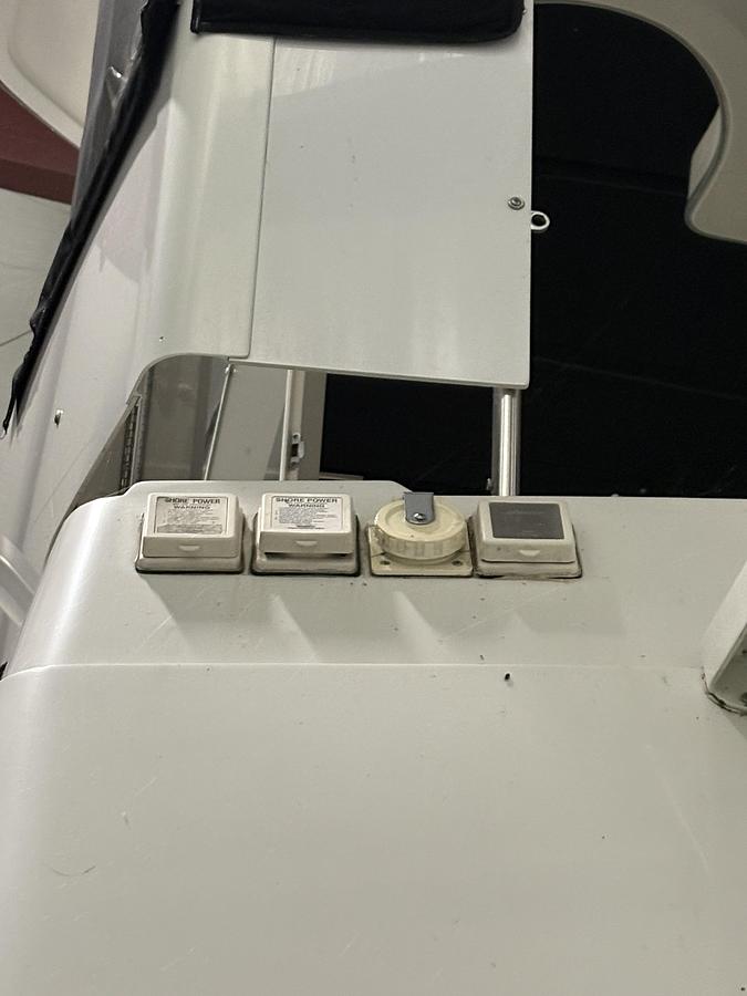 Used 1994 Carver 390 AC