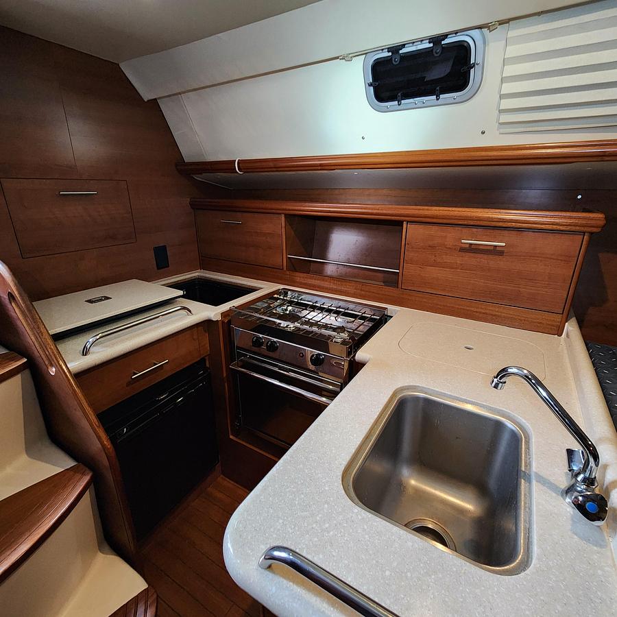 Used 2012 Hunter e 33