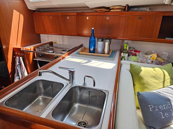 Used 2012 Beneteau Oceanis 37