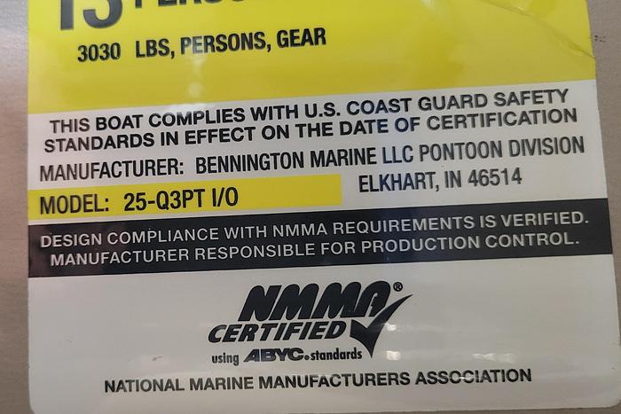 Used 2011 Bennington 2575 RCW 3 I/O