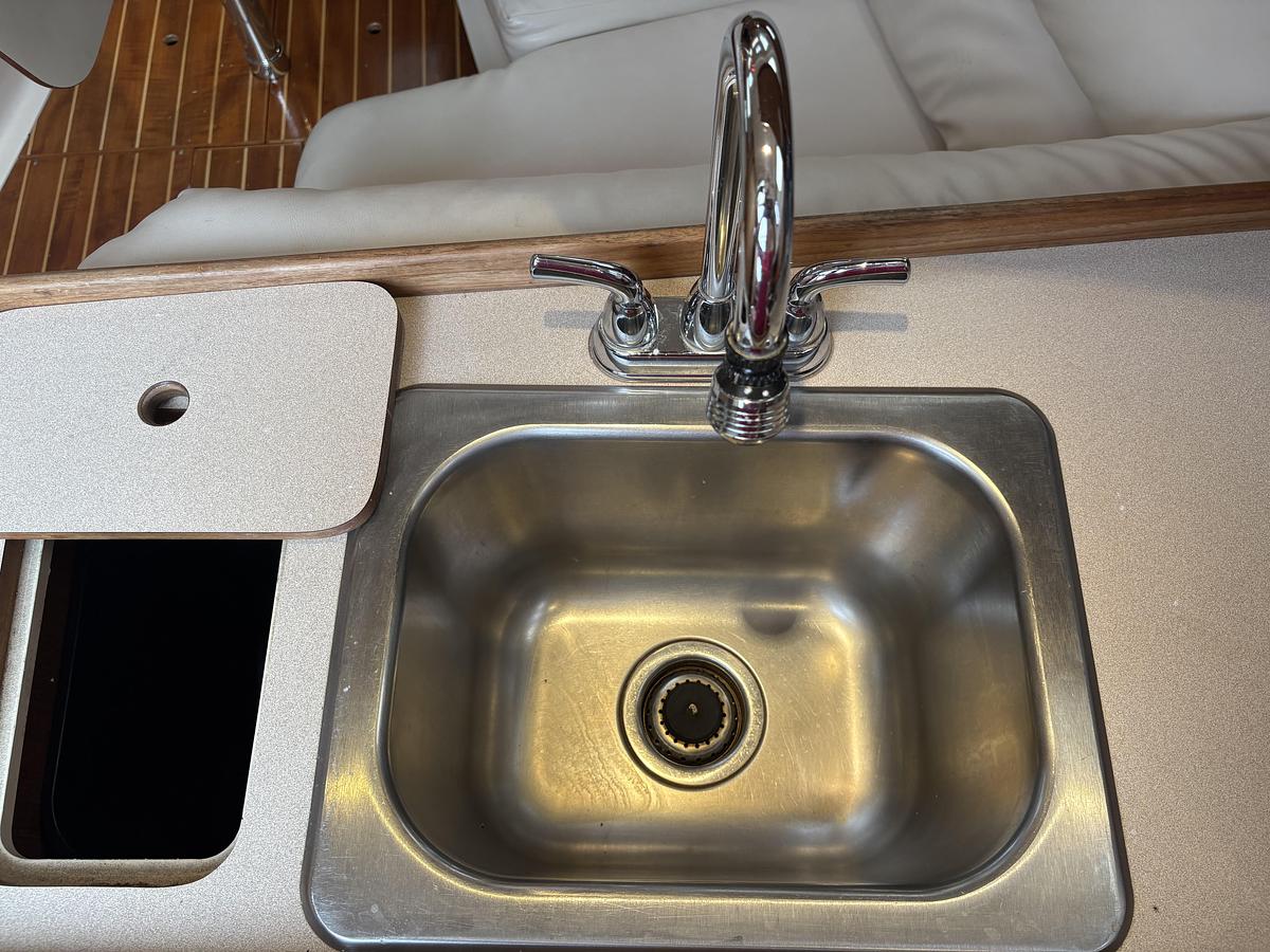 Used 1997 Hunter 310