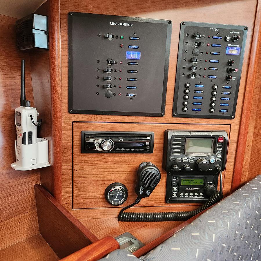 Used 2012 Hunter e 33