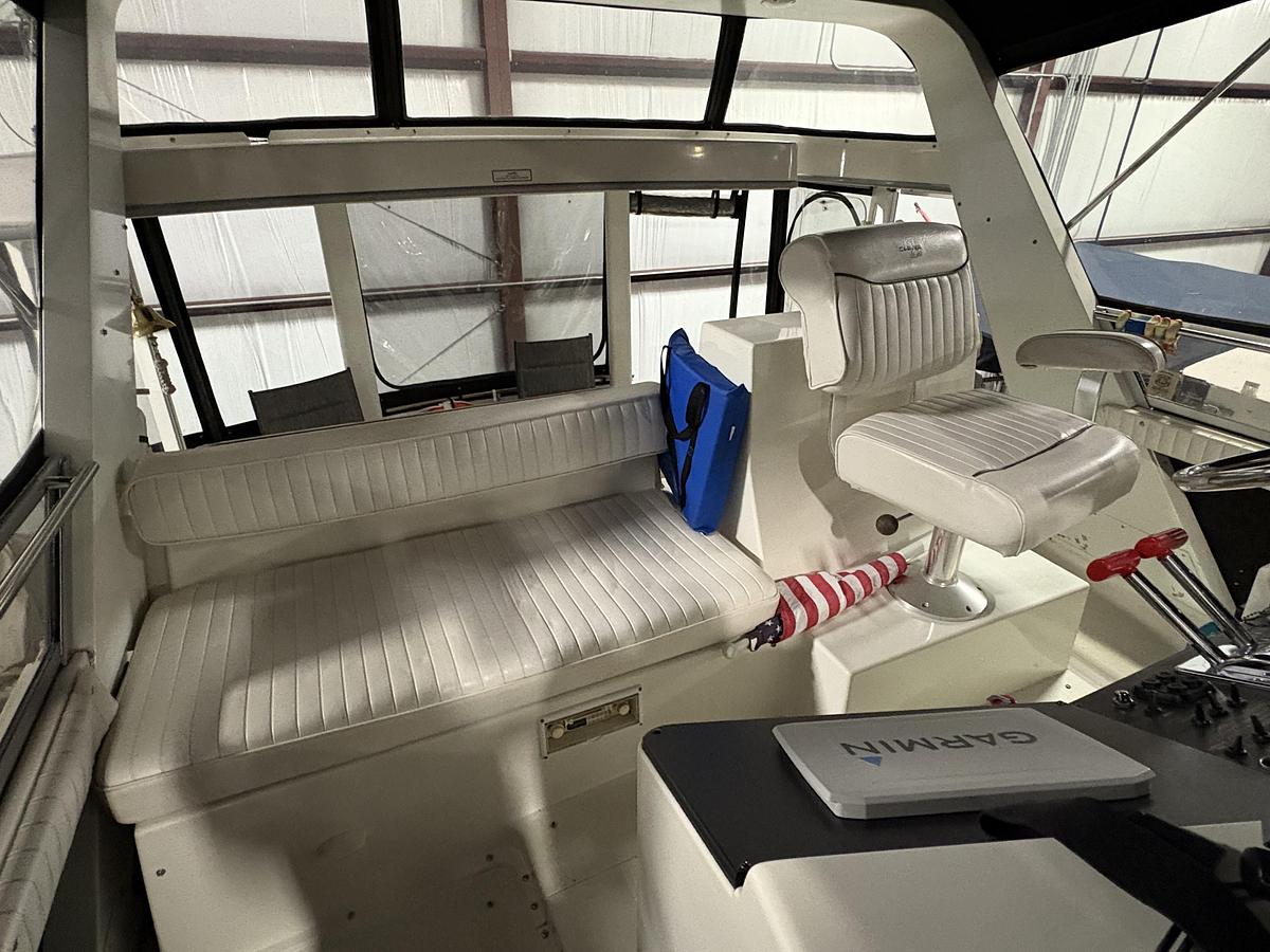 Used 1994 Carver 390 AC