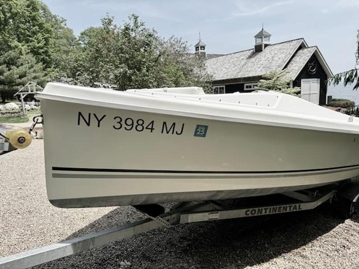 Used 2011 Hunter 18