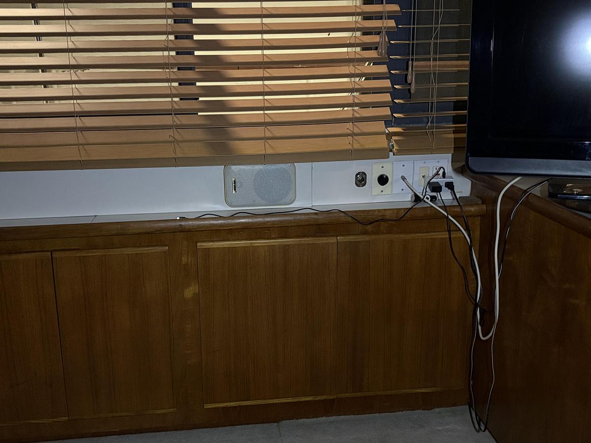 Used 1994 Carver 390 AC