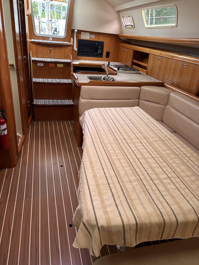 Used 2006 Hunter 33