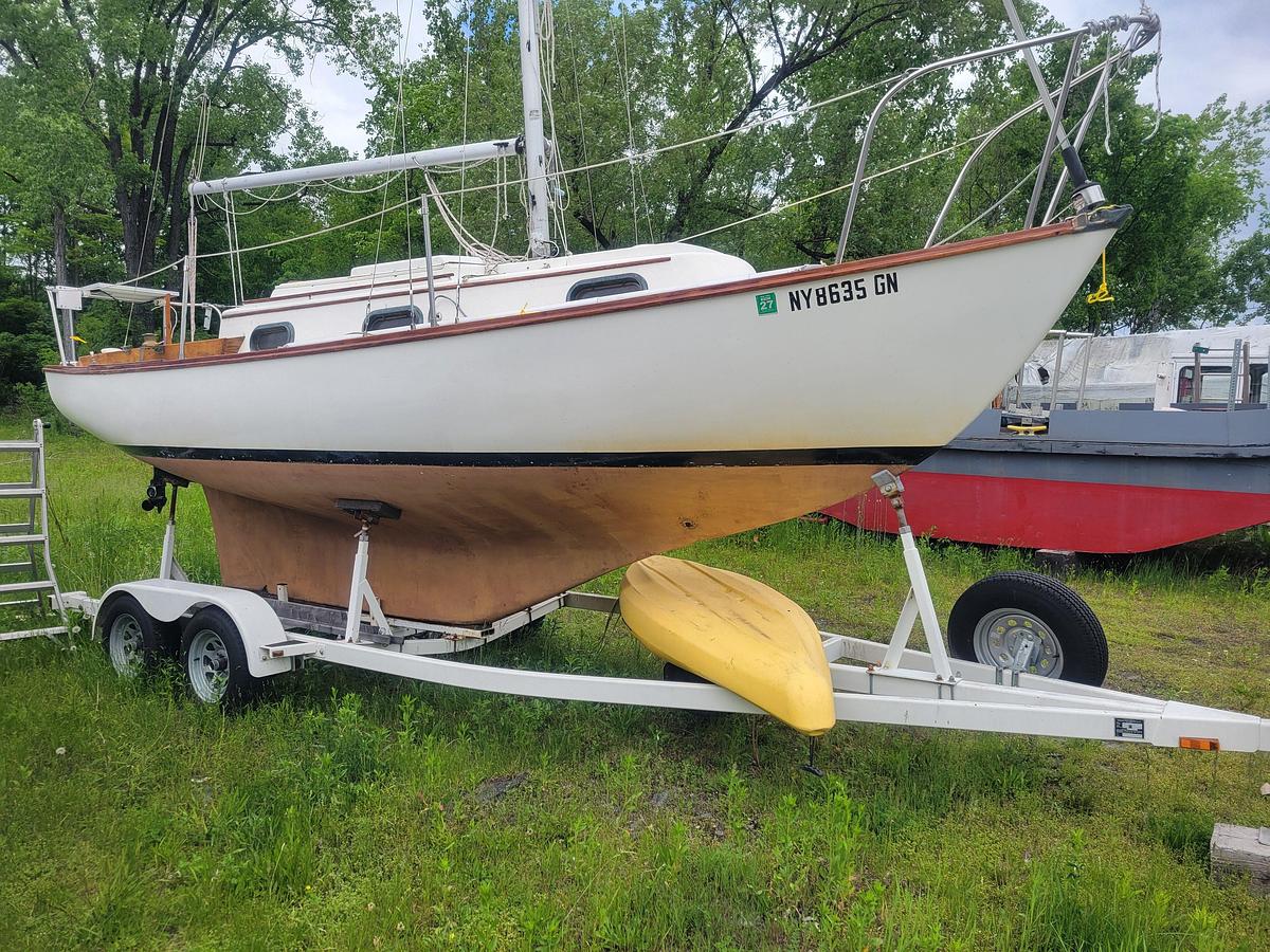 Used 1981 Cape Dory 25