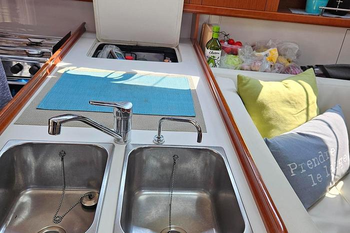 Used 2012 Beneteau Oceanis 37
