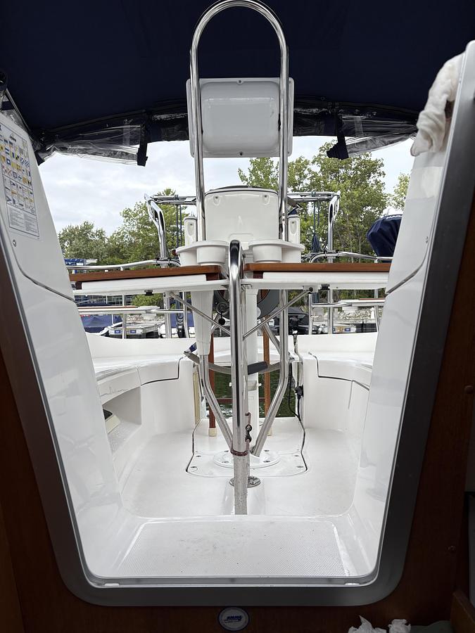 Used 2006 Hunter 33
