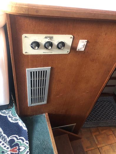 Used 1991 Carver 32 Aft Cabin