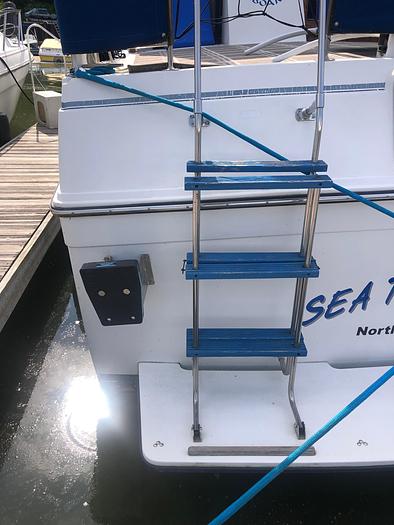 Used 1991 Carver 32 Aft Cabin