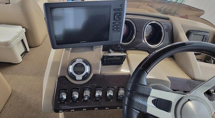 Used 2011 Bennington 2575 RCW 3 I/O