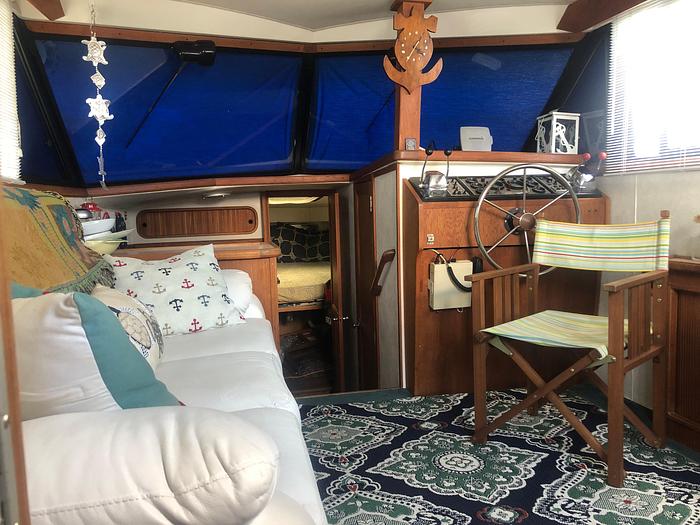 Used 1991 Carver 32 Aft Cabin