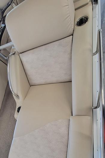 Used 2011 Bennington 2575 RCW 3 I/O