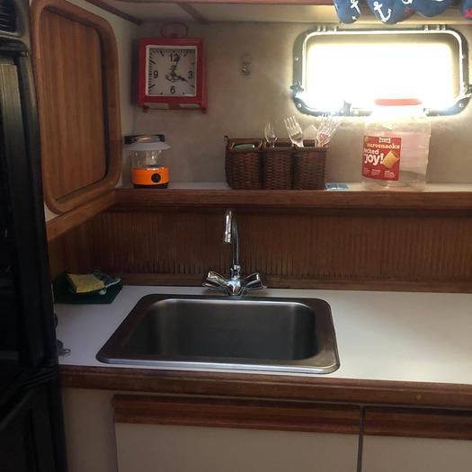 Used 1991 Carver 32 Aft Cabin