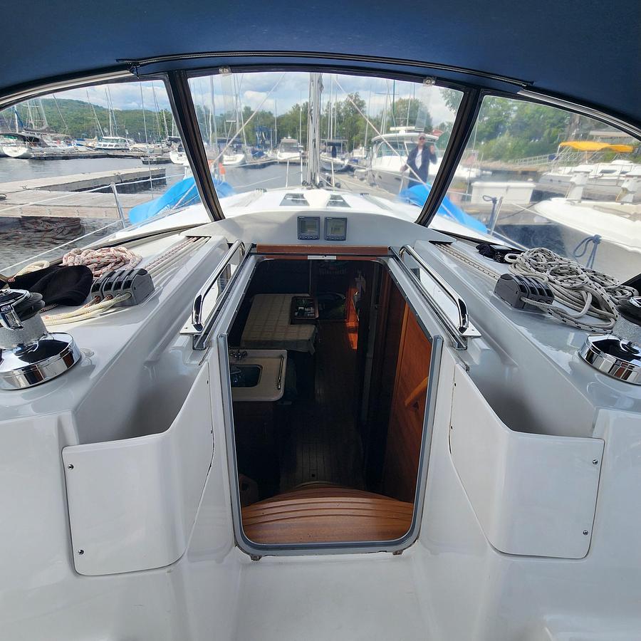 Used 2012 Hunter e 33