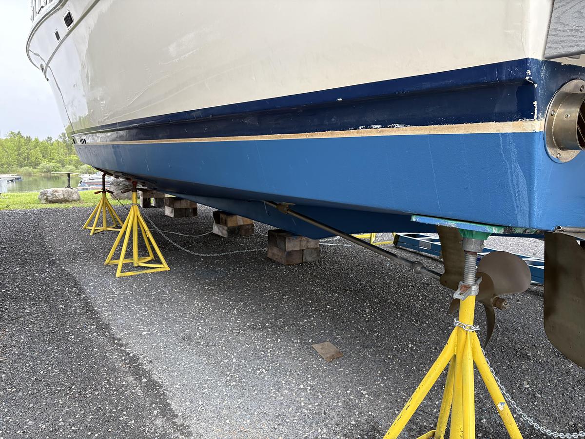 Used 1986 Chris-Craft Catalina 381