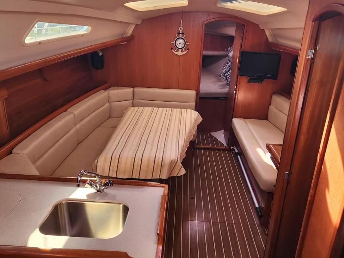 Used 2006 Hunter 33