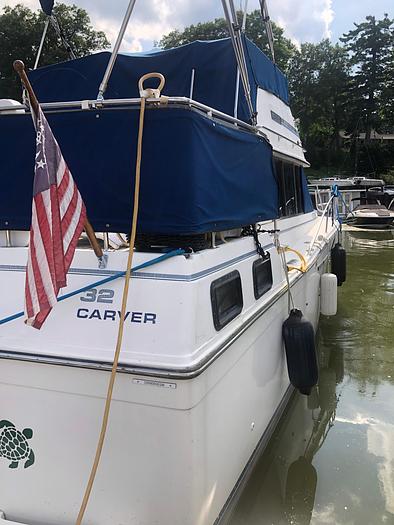 Used 1991 Carver 32 Aft Cabin