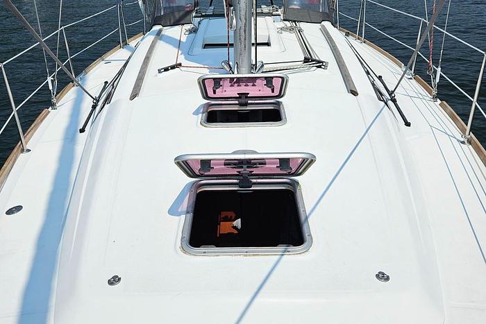 Used 2012 Beneteau Oceanis 37