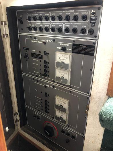 Used 1991 Carver 32 Aft Cabin