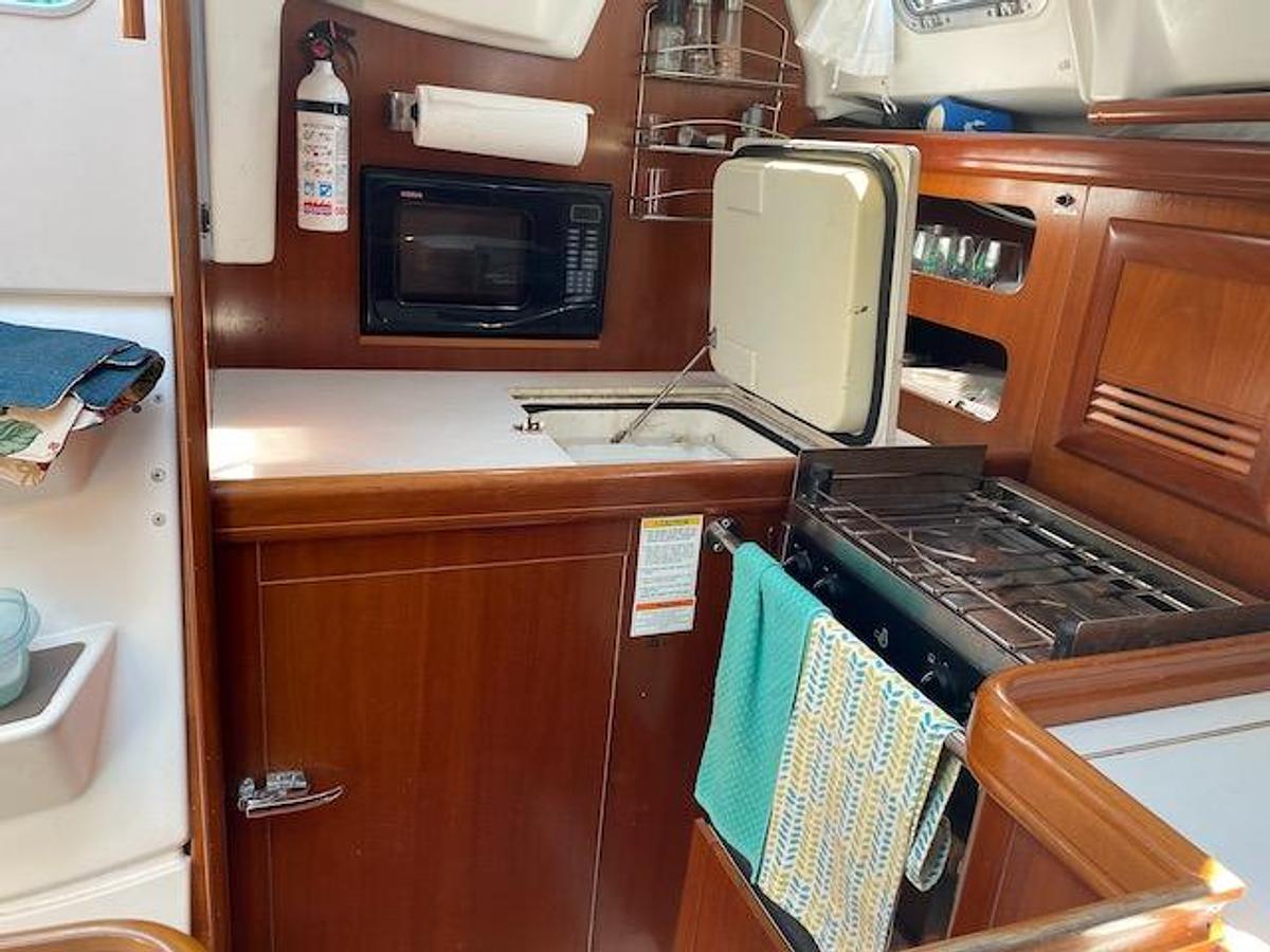 Used 2003 Beneteau 361