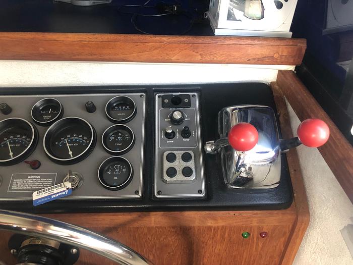 Used 1991 Carver 32 Aft Cabin