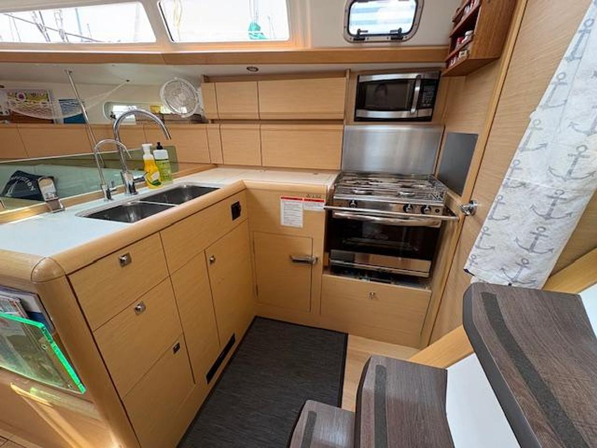 Used 2018 Jeanneau Sun Odyssey 389