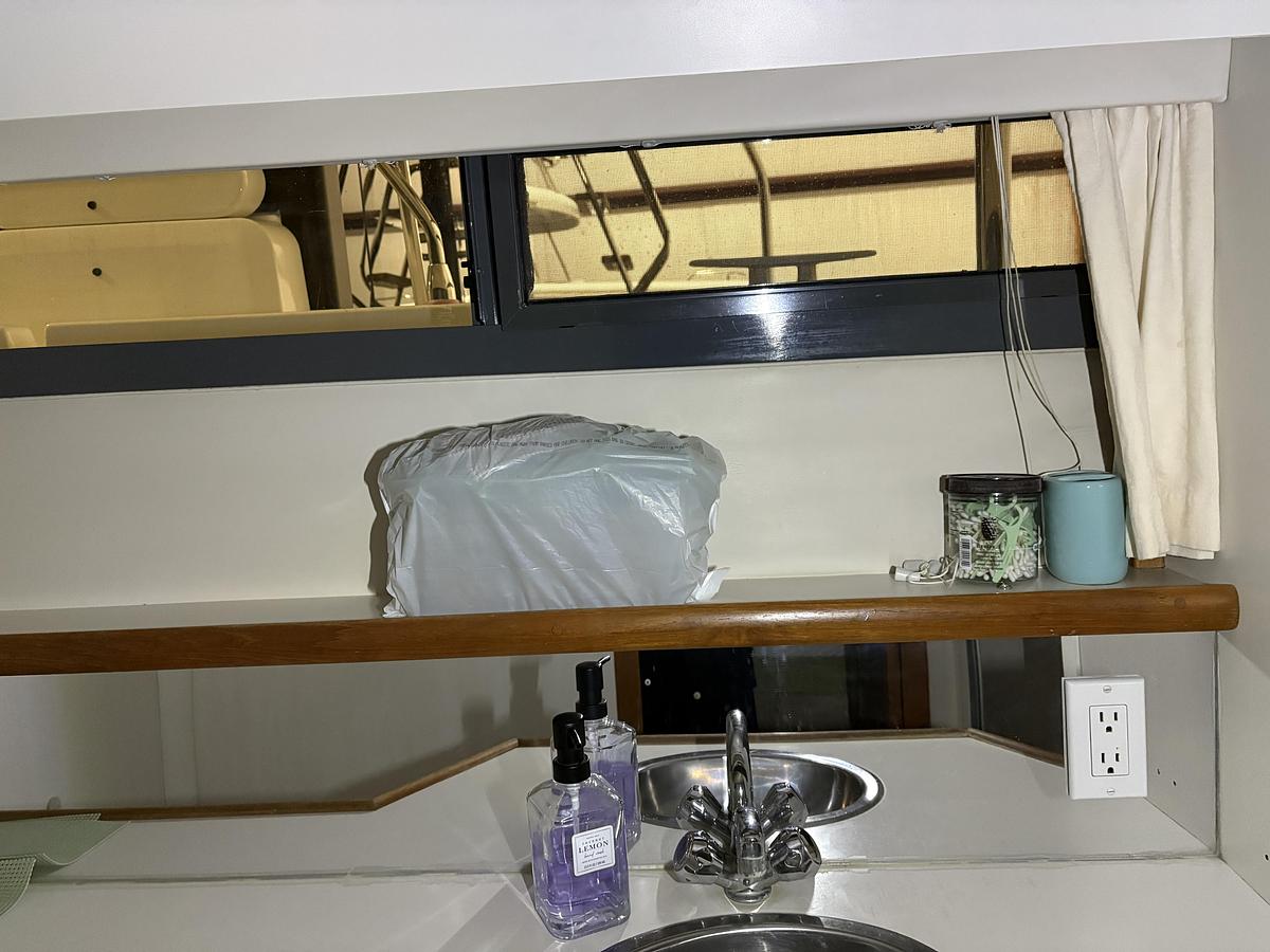 Used 1994 Carver 390 AC