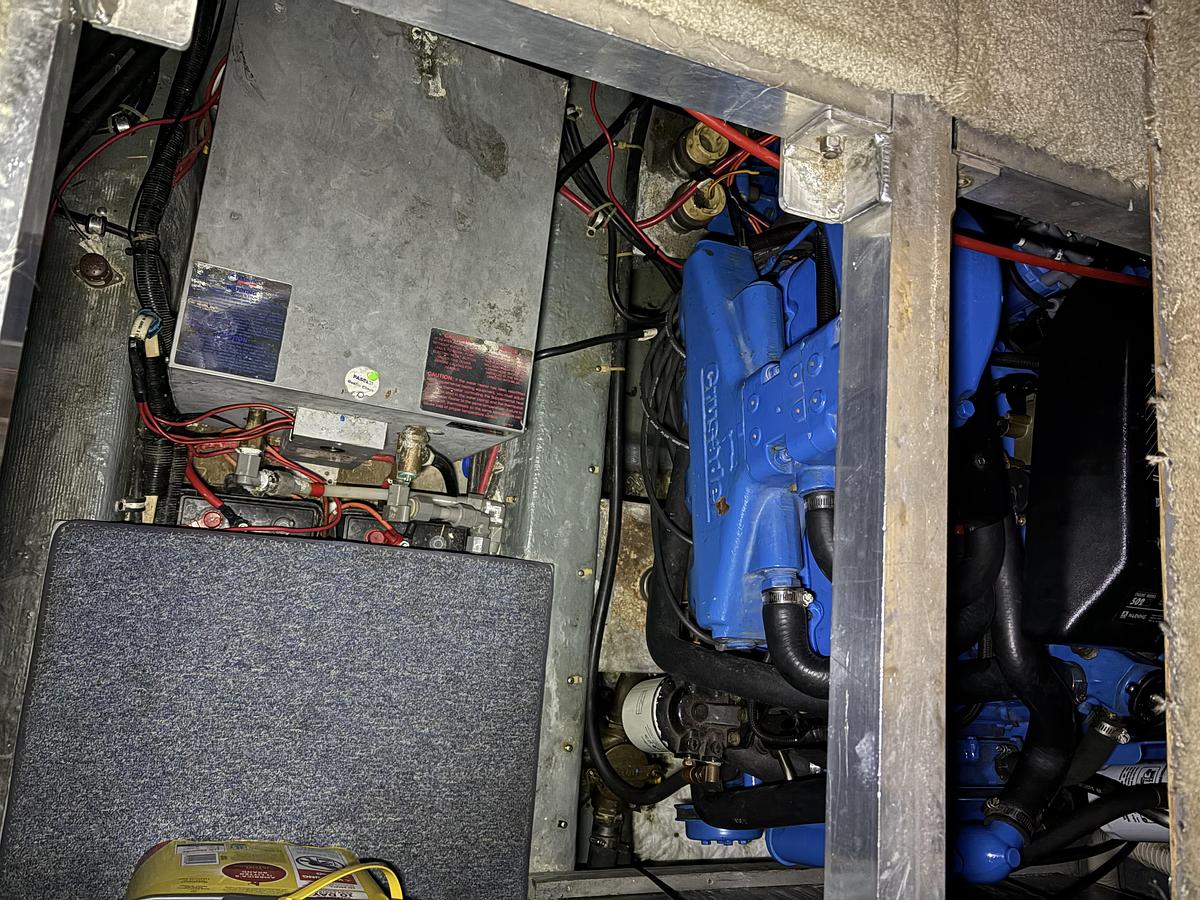 Used 1994 Carver 390 AC