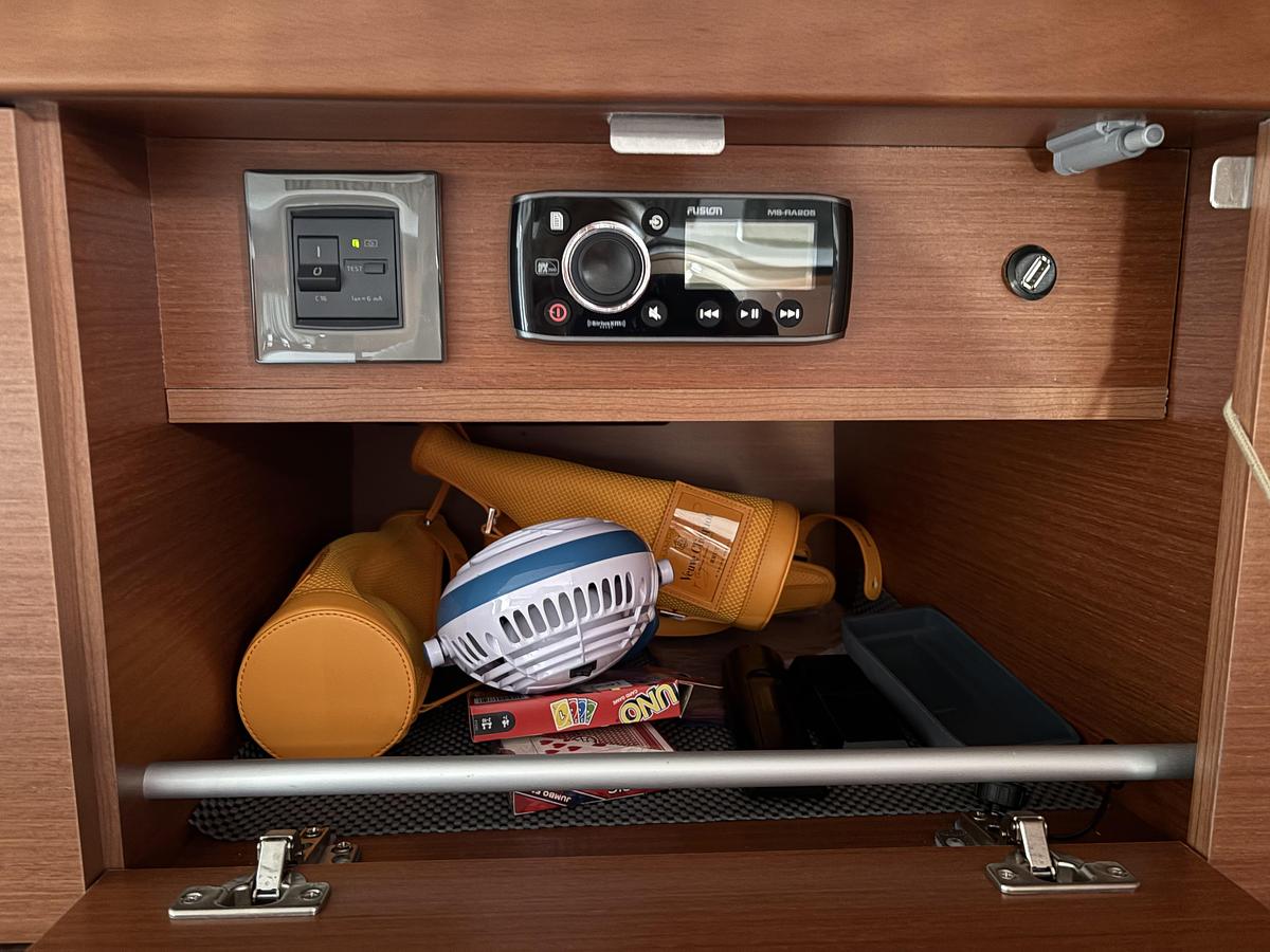 Used 2018 Beneteau Oceanis 45