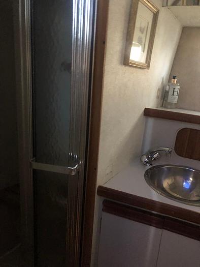 Used 1991 Carver 32 Aft Cabin