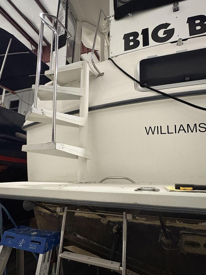 Used 1994 Carver 390 AC