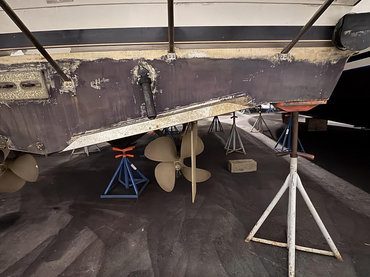 Used 1994 Carver 390 AC