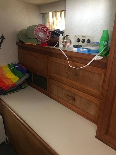 Used 1991 Carver 32 Aft Cabin