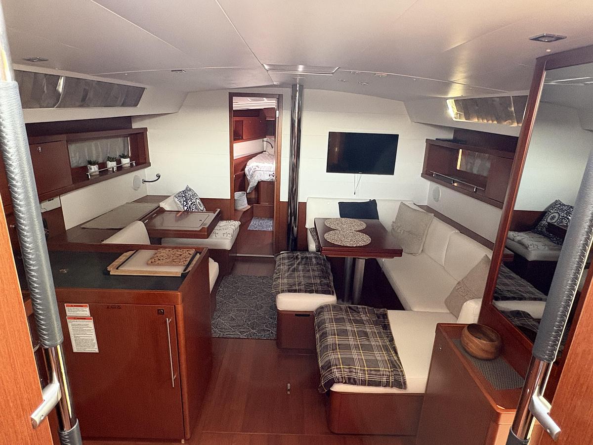 Used 2018 Beneteau Oceanis 45