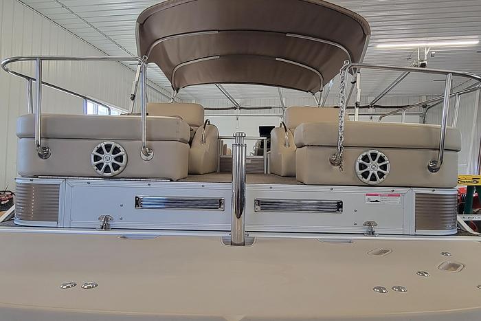 Used 2011 Bennington 2575 RCW 3 I/O