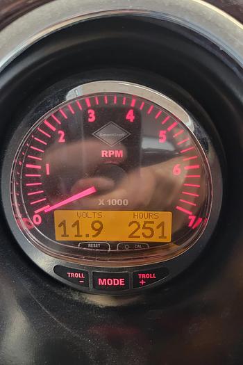 Used 2011 Bennington 2575 RCW 3 I/O