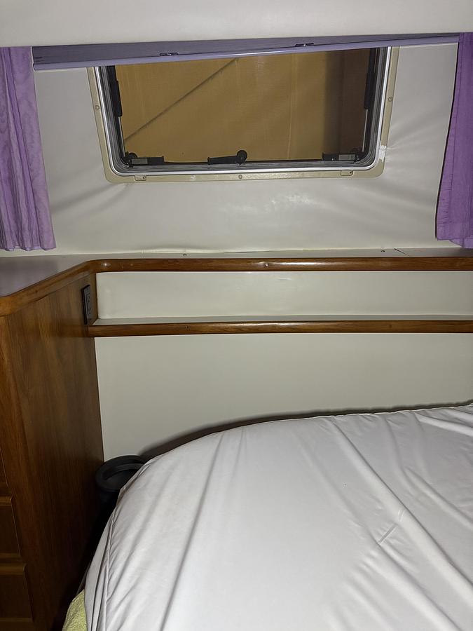 Used 1994 Carver 390 AC