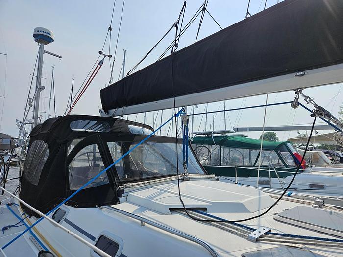 Used 1988 Hunter 35.5 Legend