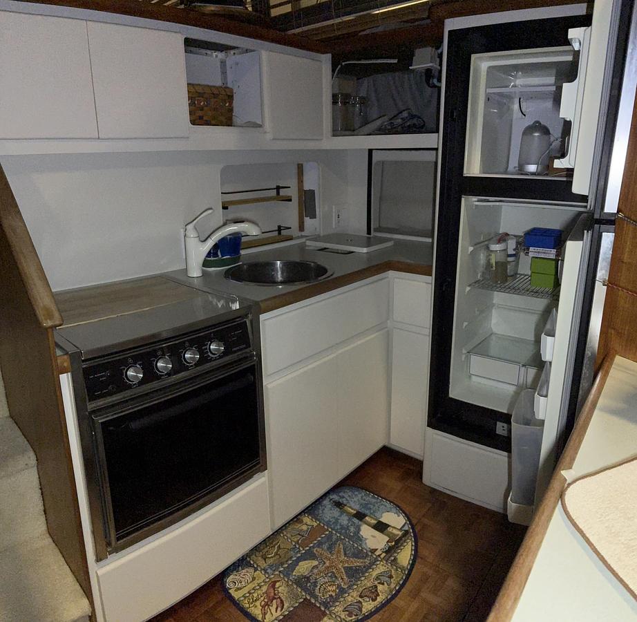 Used 1994 Carver 390 AC