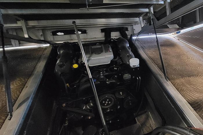 Used 2011 Bennington 2575 RCW 3 I/O