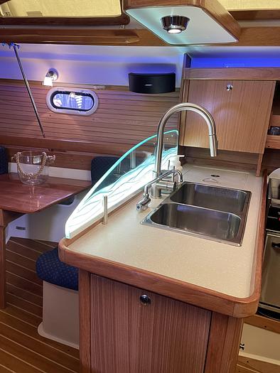 Used 2010 Catalina 350