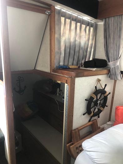 Used 1991 Carver 32 Aft Cabin