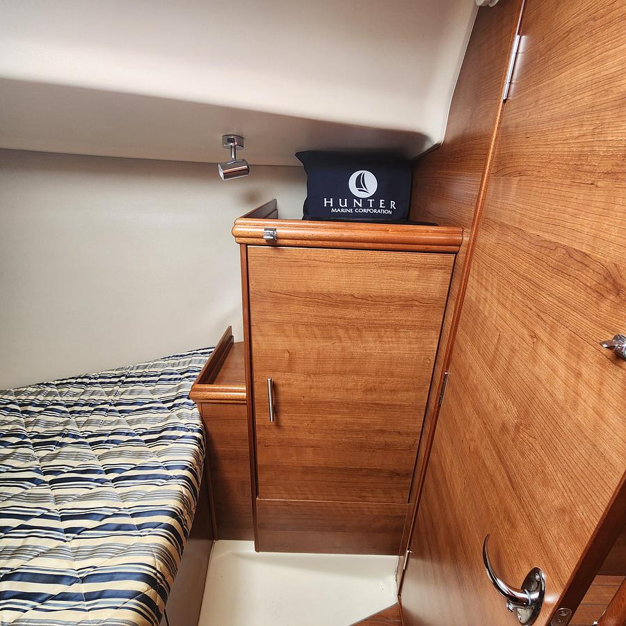 Used 2012 Hunter e 33