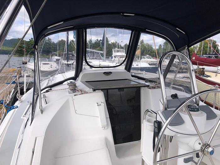 Used 2004 Hunter 33