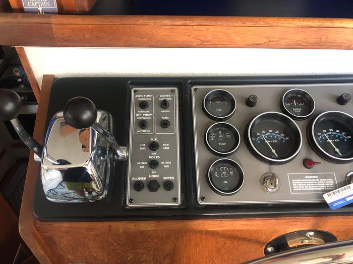 Used 1991 Carver 32 Aft Cabin