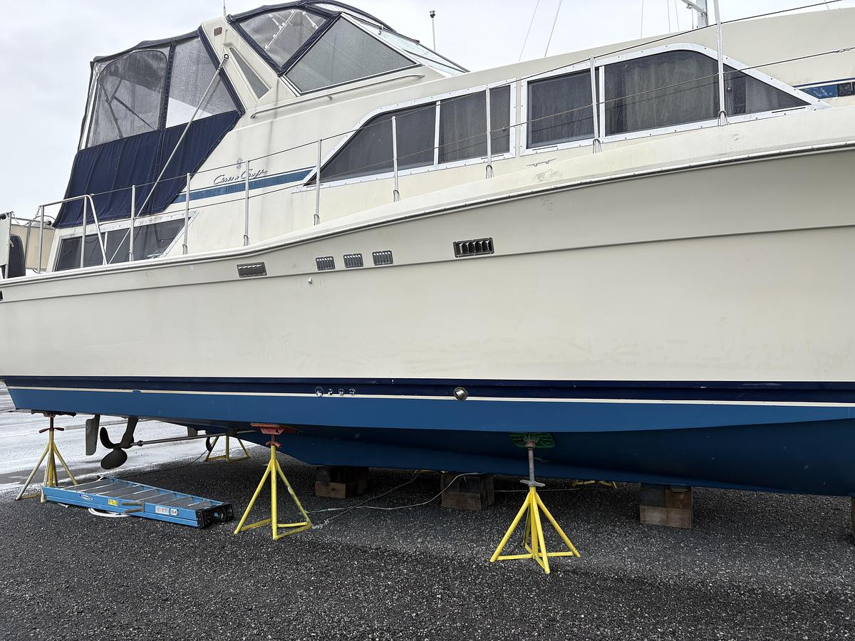Used 1986 Chris-Craft Catalina 381