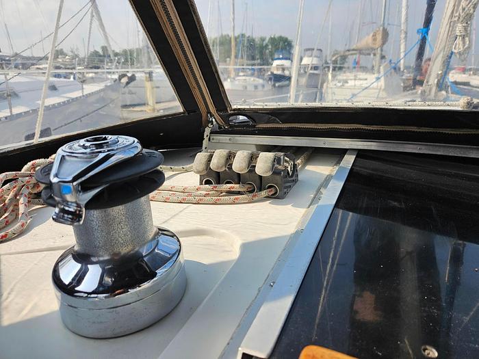 Used 1988 Hunter 35.5 Legend