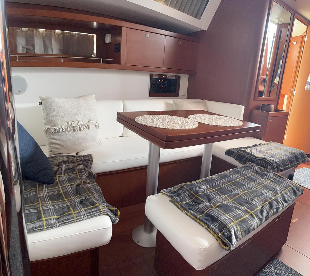 Used 2018 Beneteau Oceanis 45